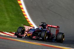 开云体育中国-包含阿斯顿马丁险胜雷诺车队，皮亚斯特里刷新纪录的词条