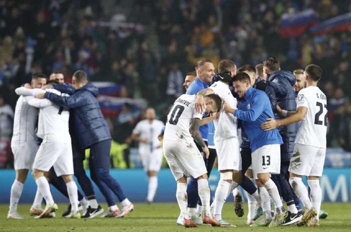 包含希腊队遗憾输给斯洛文尼亚欧预赛排名下滑的词条