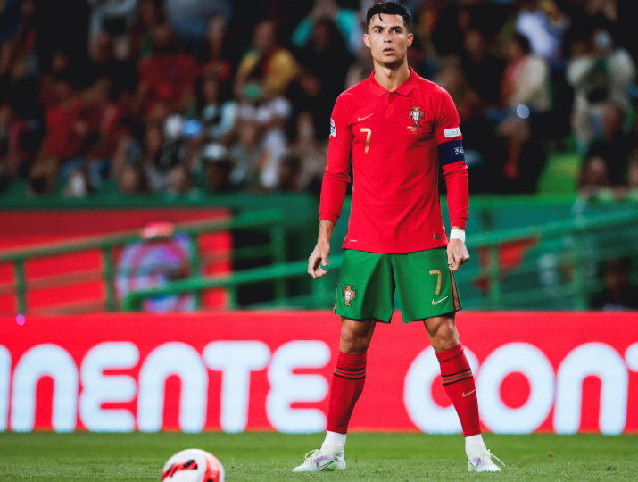 格拉纳达连胜战意昂扬，登顶积分榜