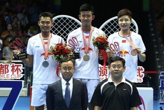 包含中国羽毛球队绝杀泰国羽毛球队，谌龙关键制胜的词条