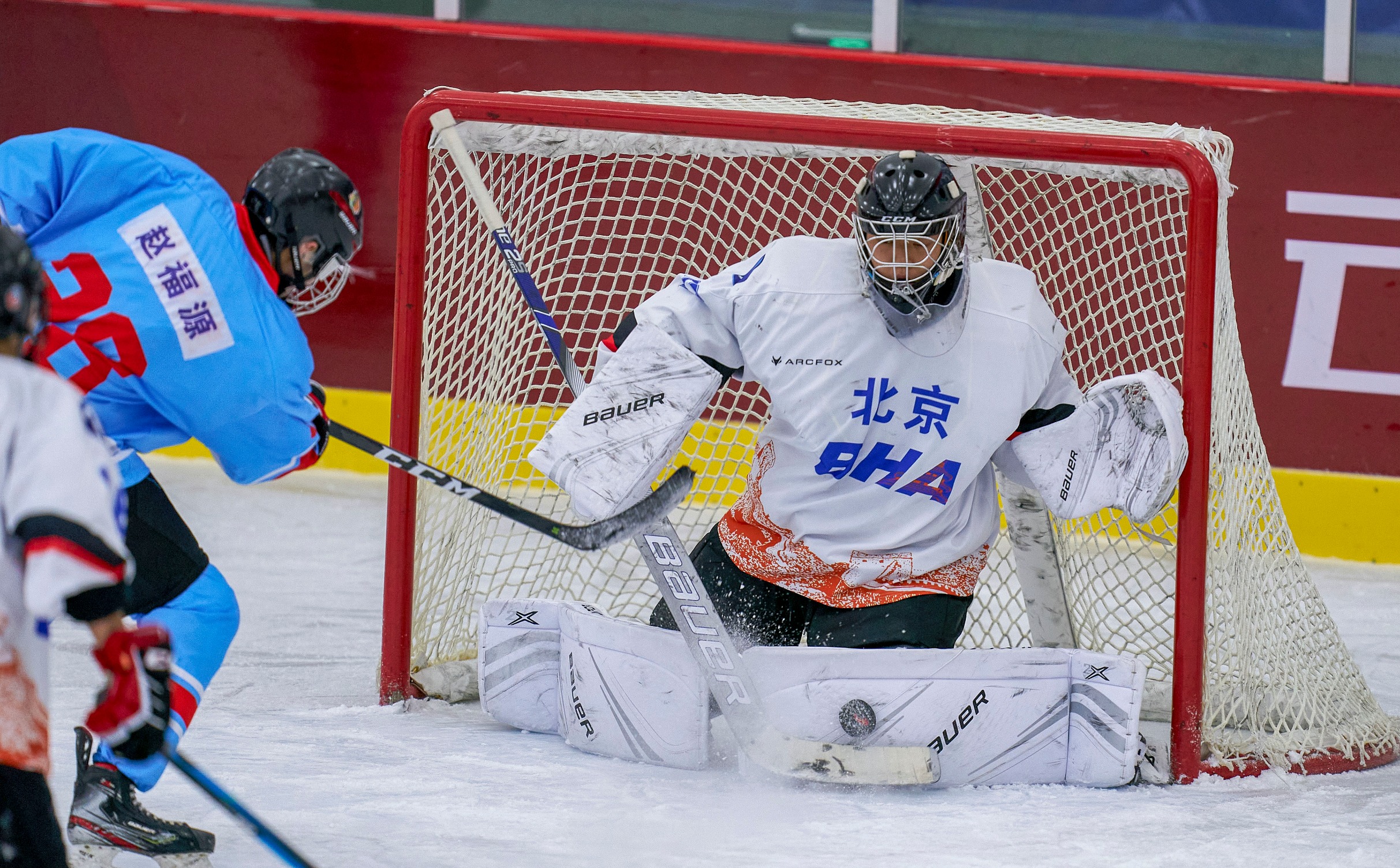 连胜势头难挡！冰球豪取十连胜的简单介绍